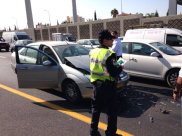 بالصور: إصابة طفيفة بحادث طرق بين مركبتين في مفرق فولفسون بيافا 